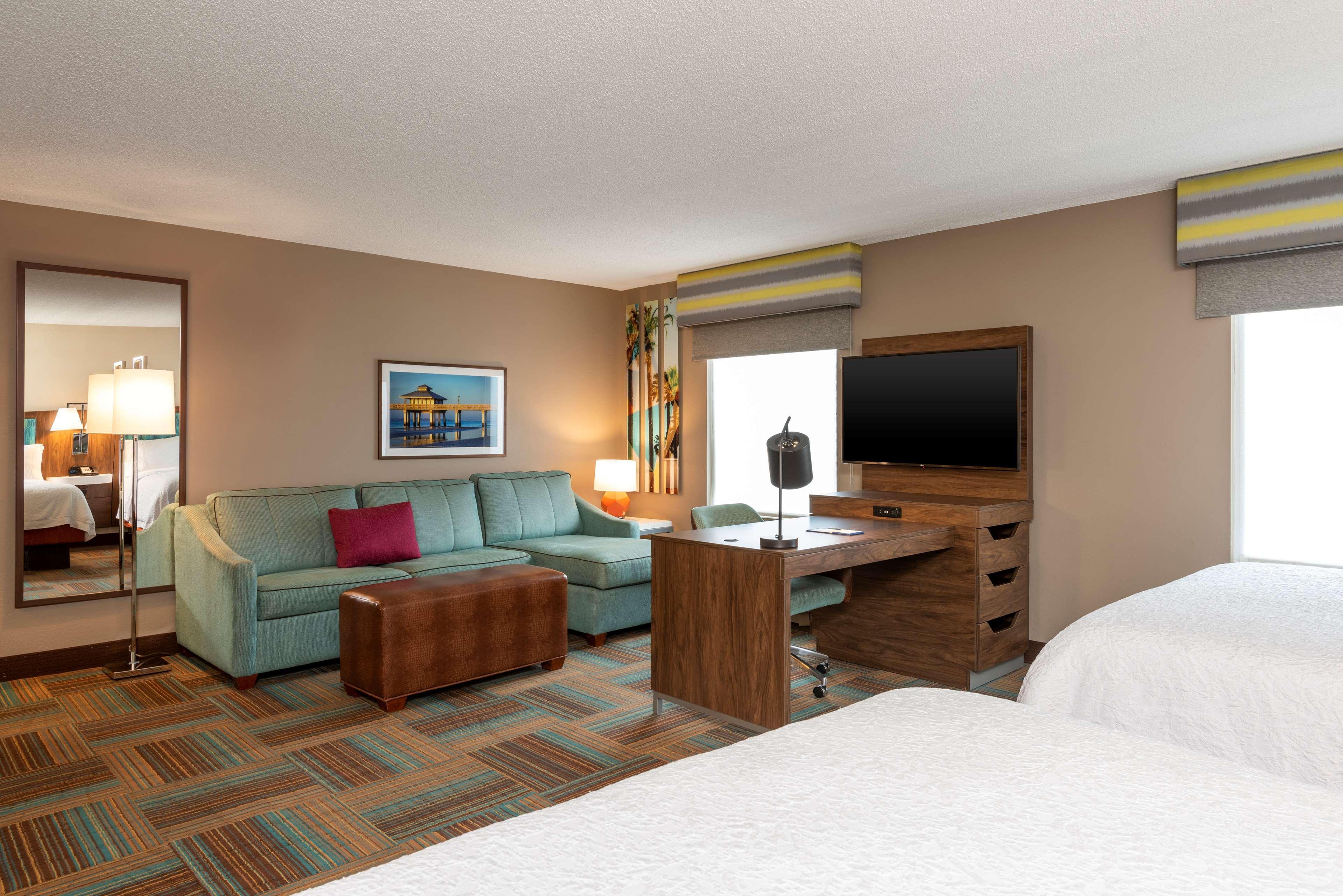 Hampton Inn & Suites Fort Myers-Colonial Boulevard Zewnętrze zdjęcie