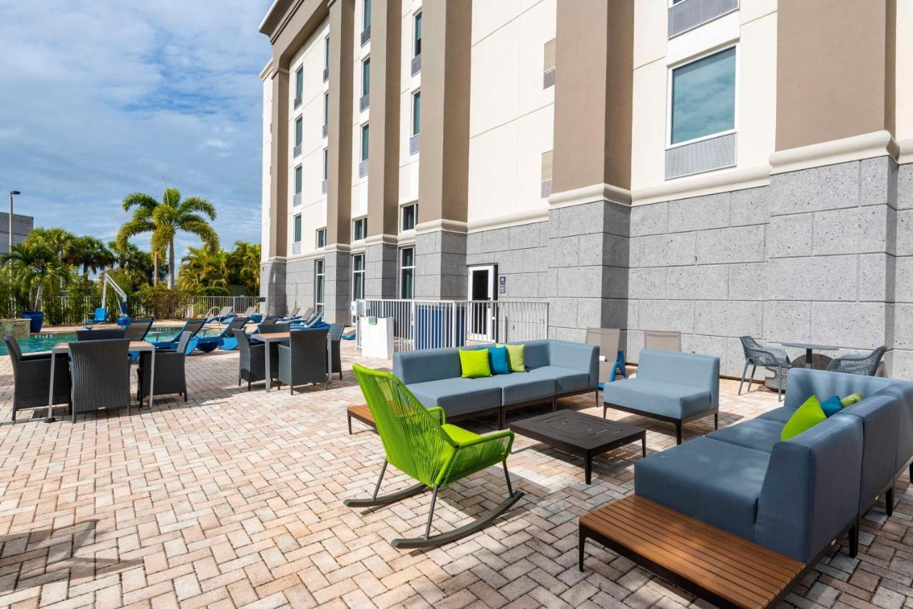 Hampton Inn & Suites Fort Myers-Colonial Boulevard Zewnętrze zdjęcie